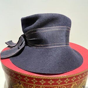Vintage USA 50s 60s Betmar NY Navy Wool Felt Brim Grosgrain Ribbon Band Hat Boho